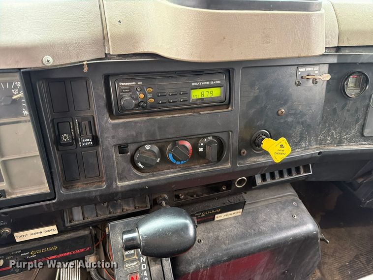 image for item FT5008 2001 International 4900 sewer jetter truck