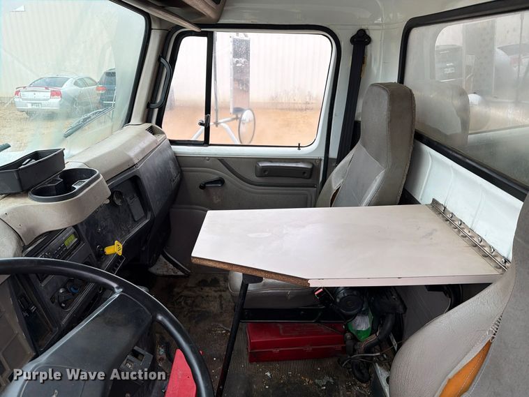 image for item FT5008 2001 International 4900 sewer jetter truck