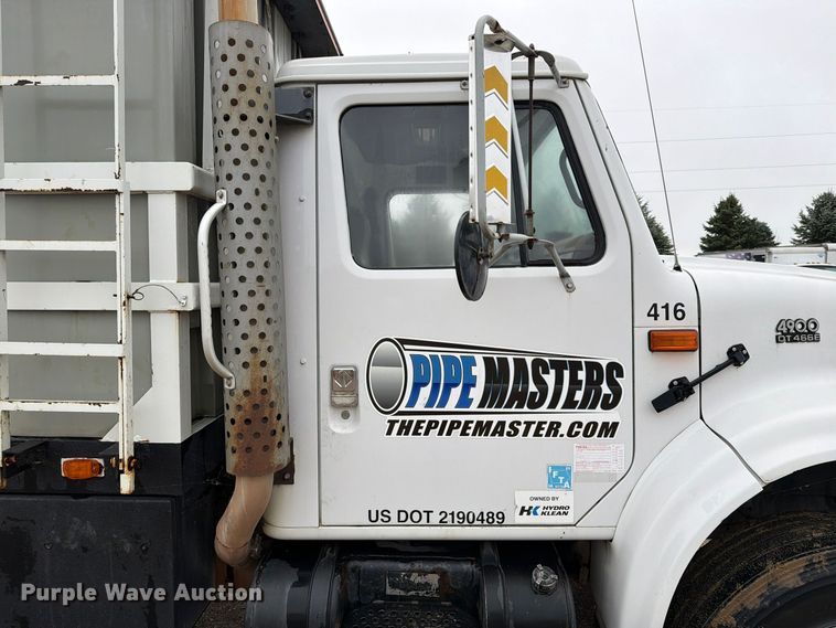 image for item FT5008 2001 International 4900 sewer jetter truck