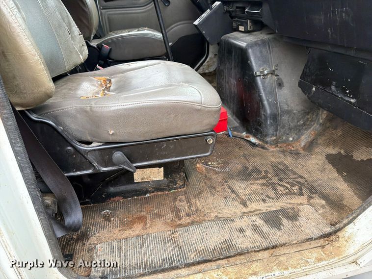 image for item FT5008 2001 International 4900 sewer jetter truck