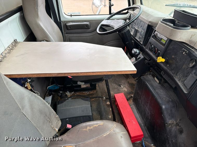 image for item FT5008 2001 International 4900 sewer jetter truck