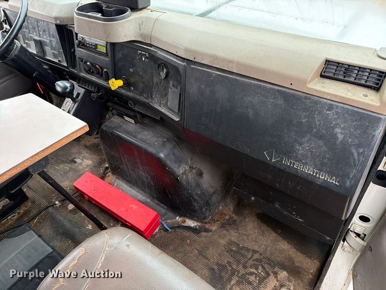 image for item FT5008 2001 International 4900 sewer jetter truck
