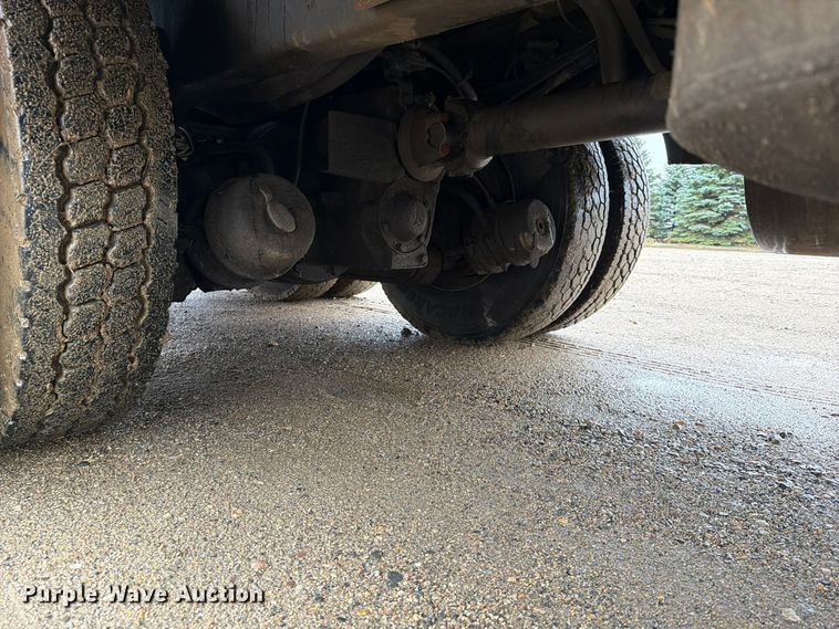 image for item FT5008 2001 International 4900 sewer jetter truck