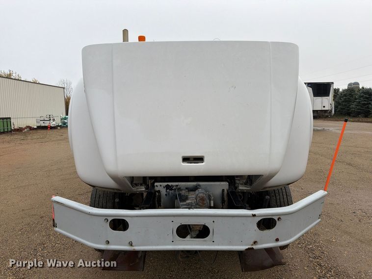 image for item FT5008 2001 International 4900 sewer jetter truck