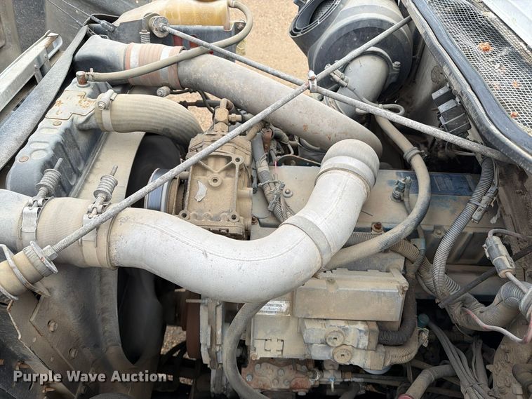 image for item FT5008 2001 International 4900 sewer jetter truck