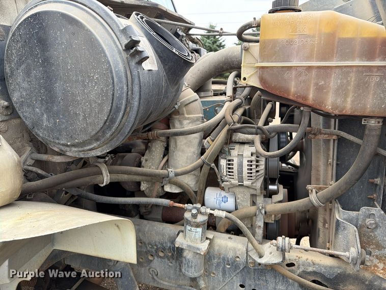 image for item FT5008 2001 International 4900 sewer jetter truck