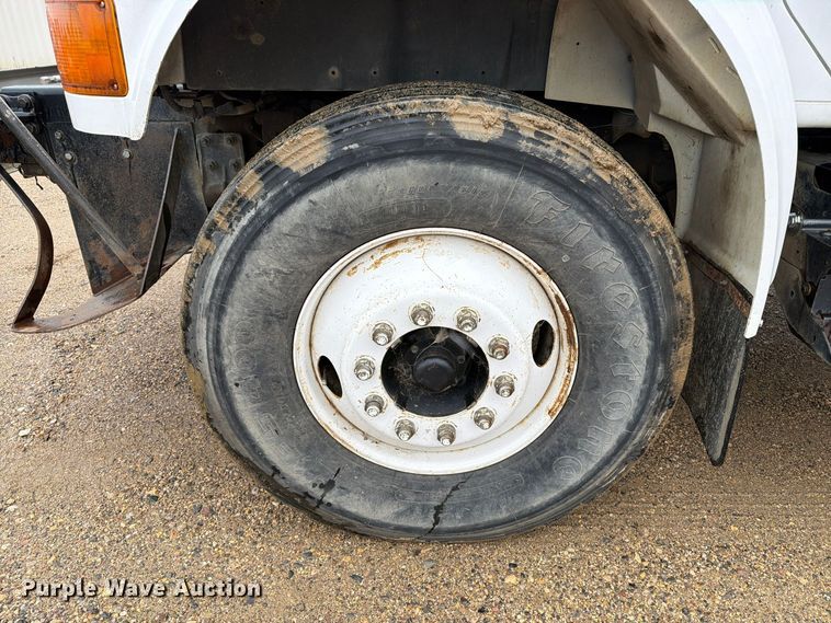 image for item FT5008 2001 International 4900 sewer jetter truck