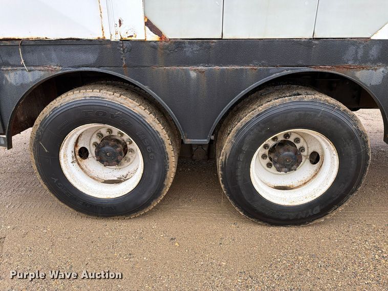 image for item FT5008 2001 International 4900 sewer jetter truck