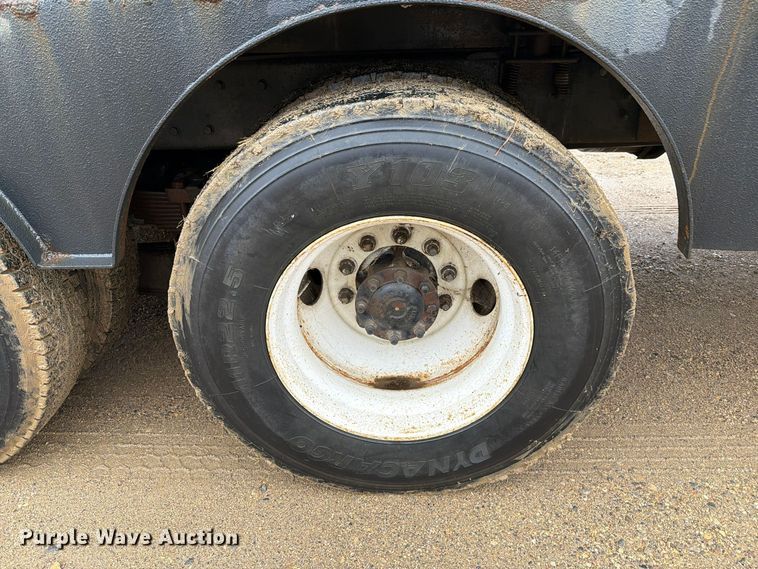 image for item FT5008 2001 International 4900 sewer jetter truck