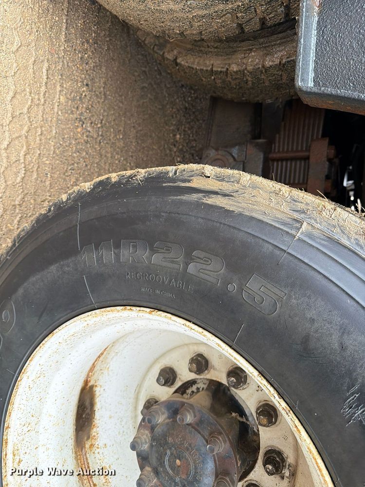 image for item FT5008 2001 International 4900 sewer jetter truck