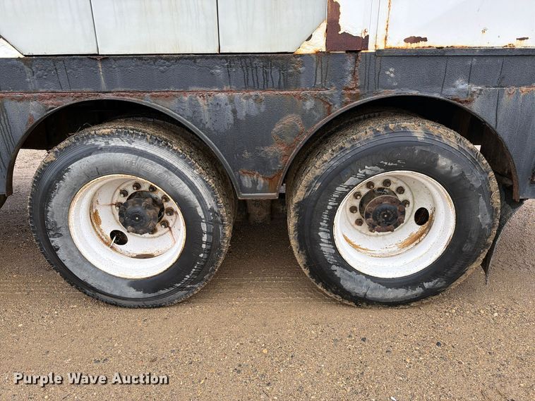 image for item FT5008 2001 International 4900 sewer jetter truck