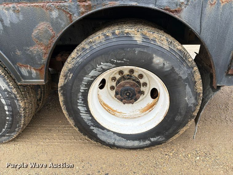 image for item FT5008 2001 International 4900 sewer jetter truck