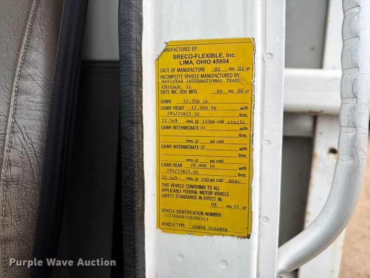 image for item FT5008 2001 International 4900 sewer jetter truck