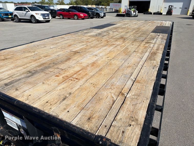 image for item FT6402 2020 PJ Trailer Manufacturer Deckover F8242 flatbed trailer