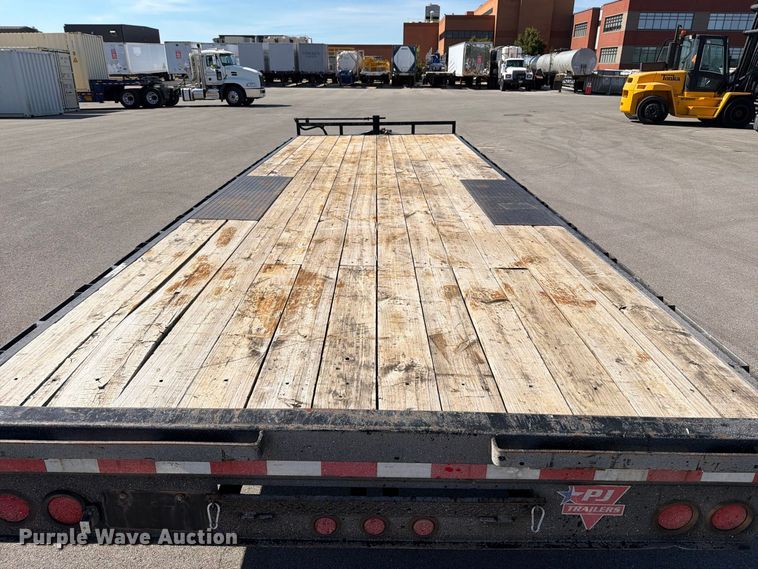 image for item FT6402 2020 PJ Trailer Manufacturer Deckover F8242 flatbed trailer