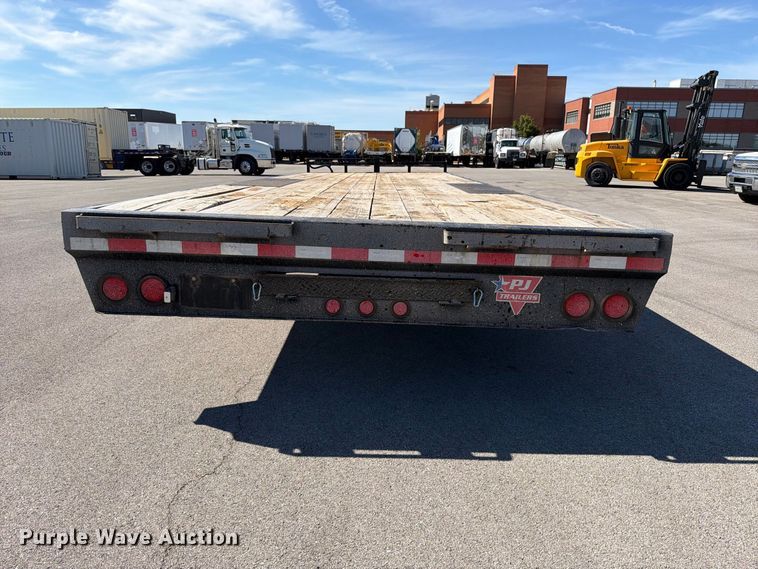 image for item FT6402 2020 PJ Trailer Manufacturer Deckover F8242 flatbed trailer