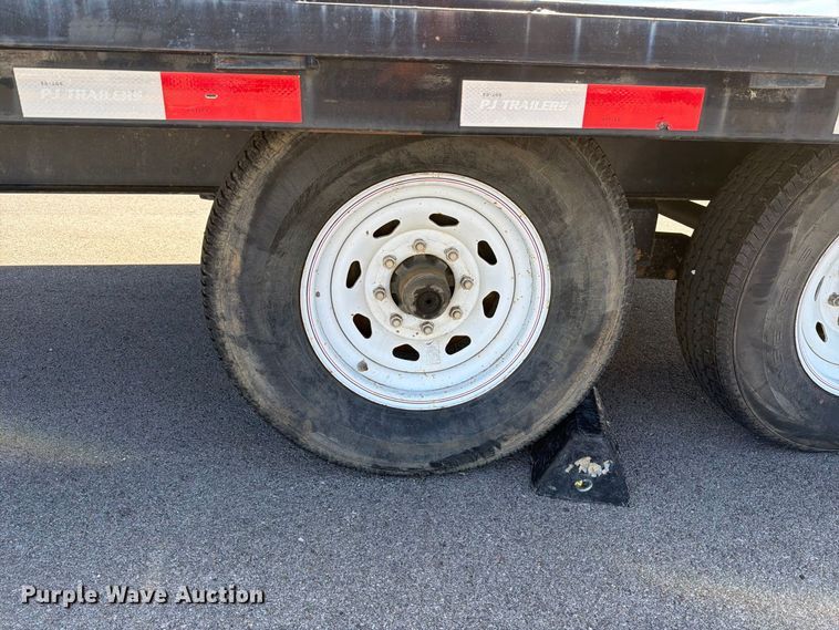 image for item FT6402 2020 PJ Trailer Manufacturer Deckover F8242 flatbed trailer