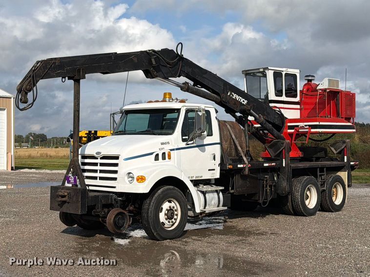 image for item FT6482 2000 Sterling L7500 grapple truck