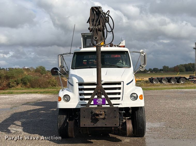 image for item FT6482 2000 Sterling L7500 grapple truck