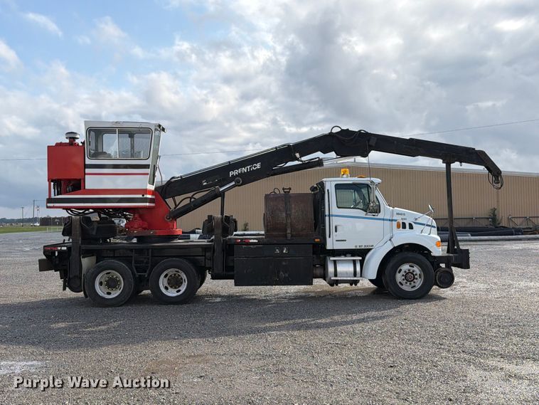 image for item FT6482 2000 Sterling L7500 grapple truck