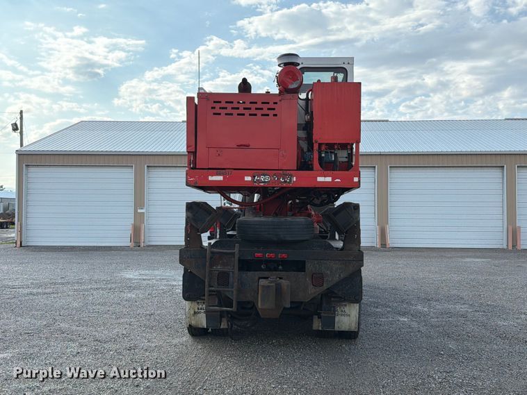 image for item FT6482 2000 Sterling L7500 grapple truck