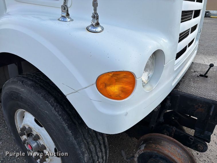 image for item FT6482 2000 Sterling L7500 grapple truck