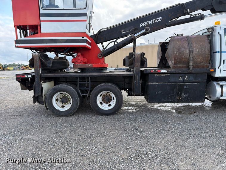image for item FT6482 2000 Sterling L7500 grapple truck