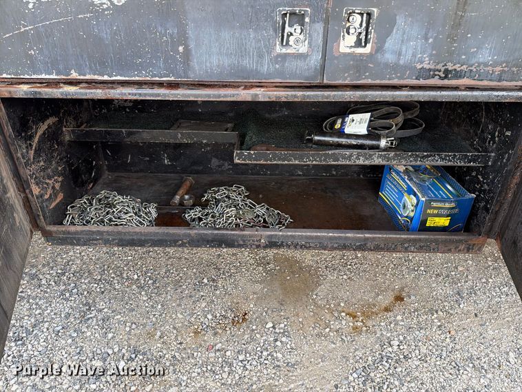 image for item FT6482 2000 Sterling L7500 grapple truck