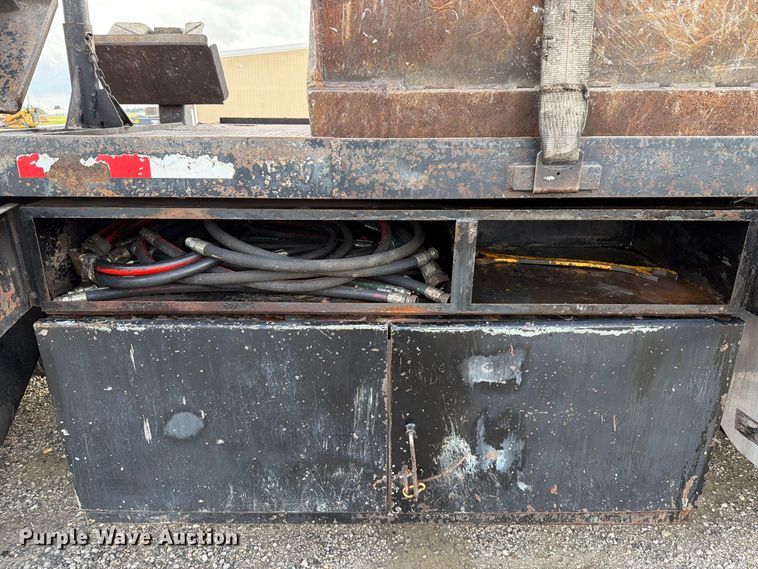 image for item FT6482 2000 Sterling L7500 grapple truck