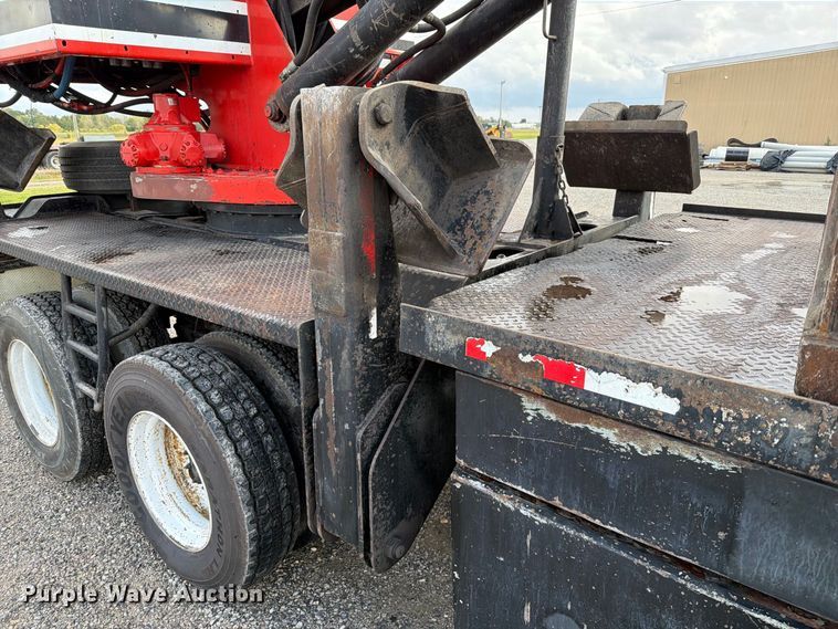 image for item FT6482 2000 Sterling L7500 grapple truck