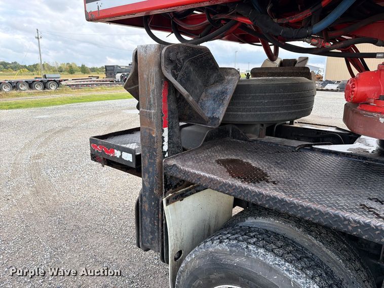 image for item FT6482 2000 Sterling L7500 grapple truck