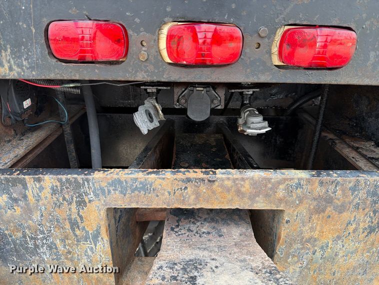 image for item FT6482 2000 Sterling L7500 grapple truck