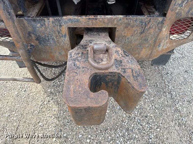 image for item FT6482 2000 Sterling L7500 grapple truck