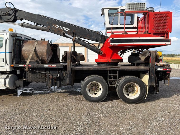 image for item FT6482 2000 Sterling L7500 grapple truck