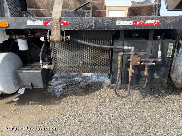 image for item FT6482 2000 Sterling L7500 grapple truck