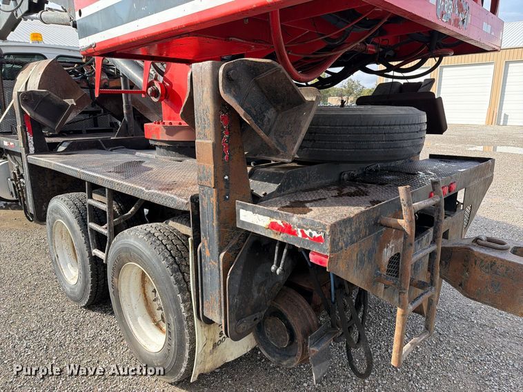 image for item FT6482 2000 Sterling L7500 grapple truck
