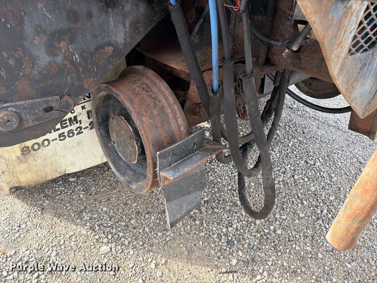 image for item FT6482 2000 Sterling L7500 grapple truck