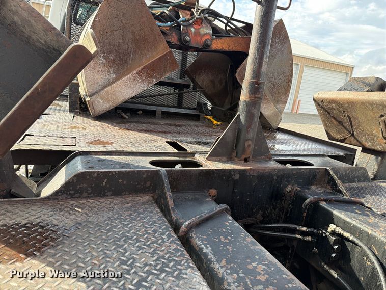 image for item FT6482 2000 Sterling L7500 grapple truck