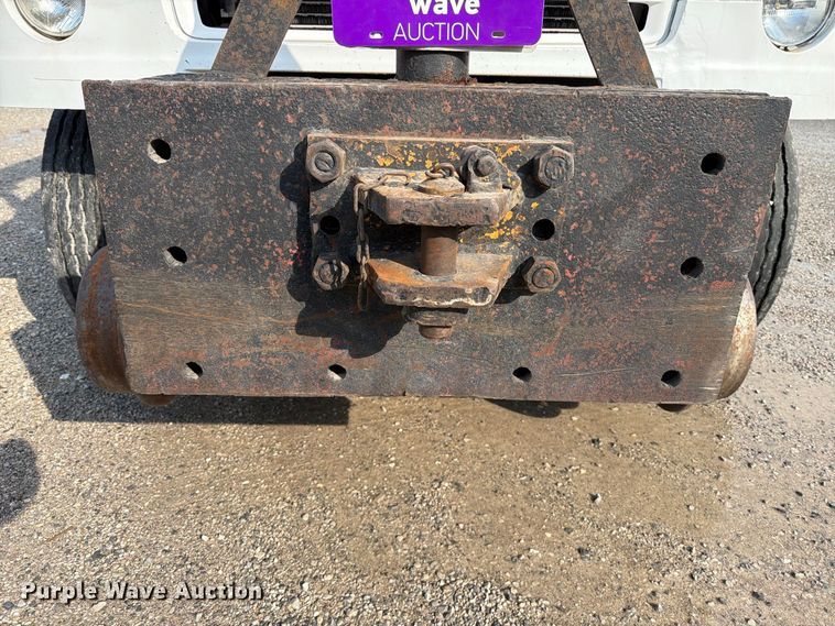 image for item FT6482 2000 Sterling L7500 grapple truck