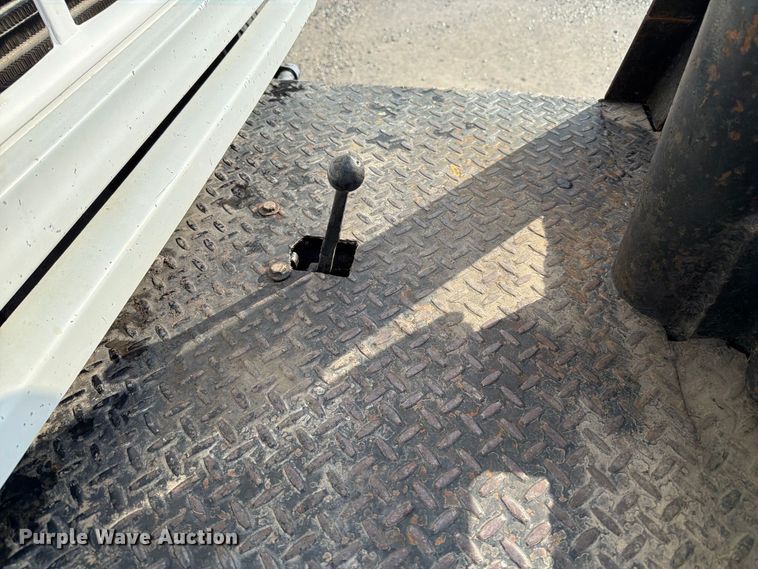 image for item FT6482 2000 Sterling L7500 grapple truck