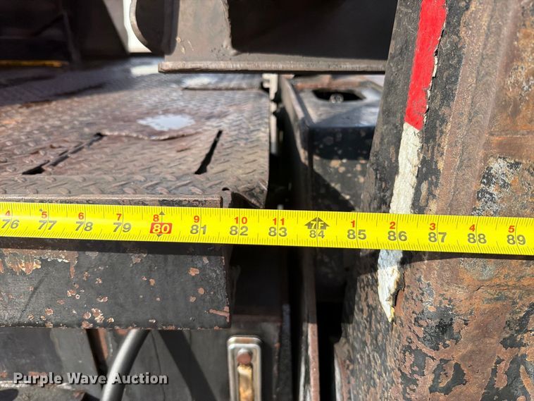 image for item FT6482 2000 Sterling L7500 grapple truck