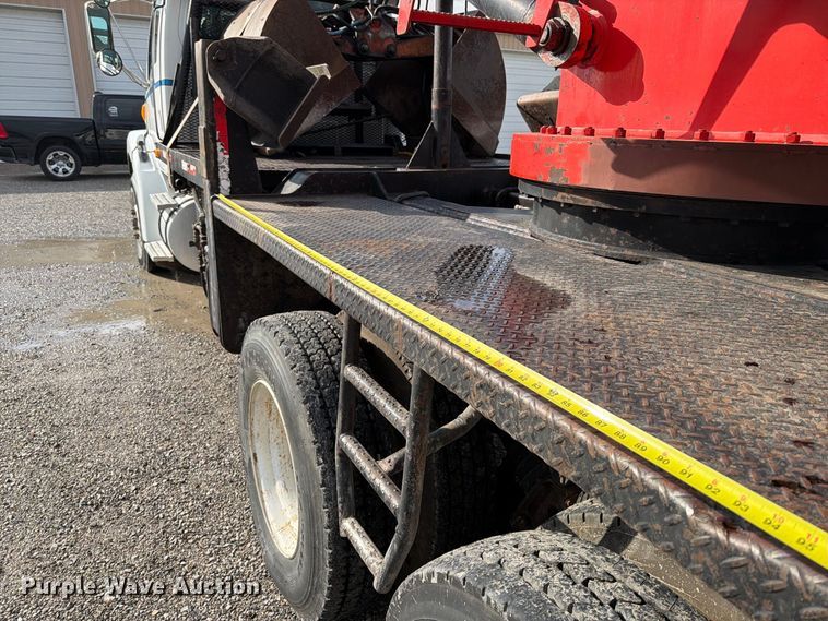 image for item FT6482 2000 Sterling L7500 grapple truck