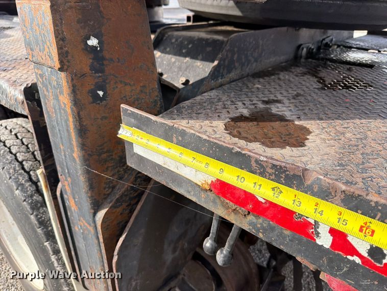 image for item FT6482 2000 Sterling L7500 grapple truck