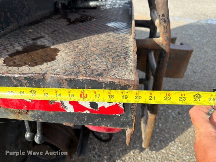 image for item FT6482 2000 Sterling L7500 grapple truck