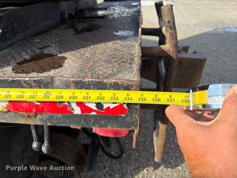 image for item FT6482 2000 Sterling L7500 grapple truck