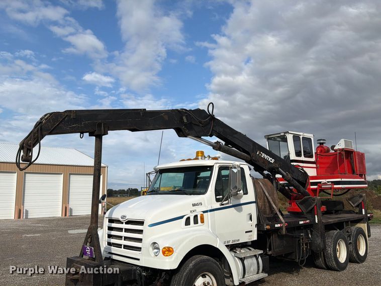image for item FT6482 2000 Sterling L7500 grapple truck