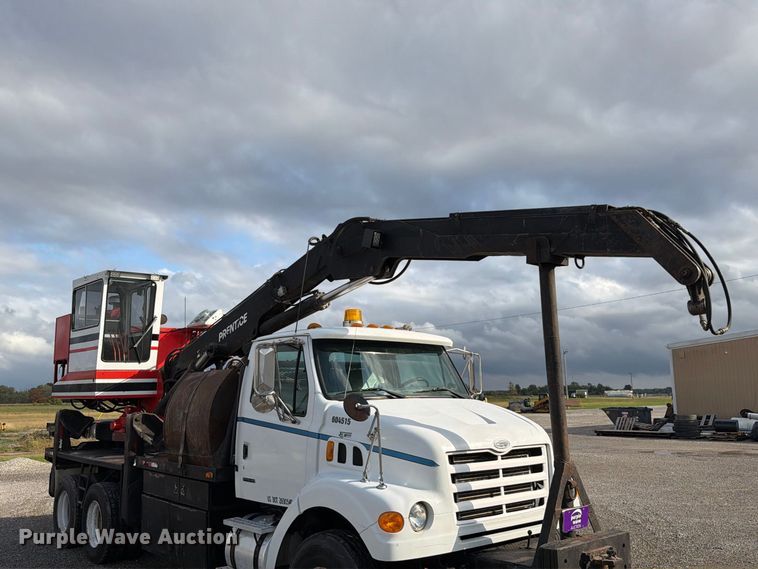 image for item FT6482 2000 Sterling L7500 grapple truck