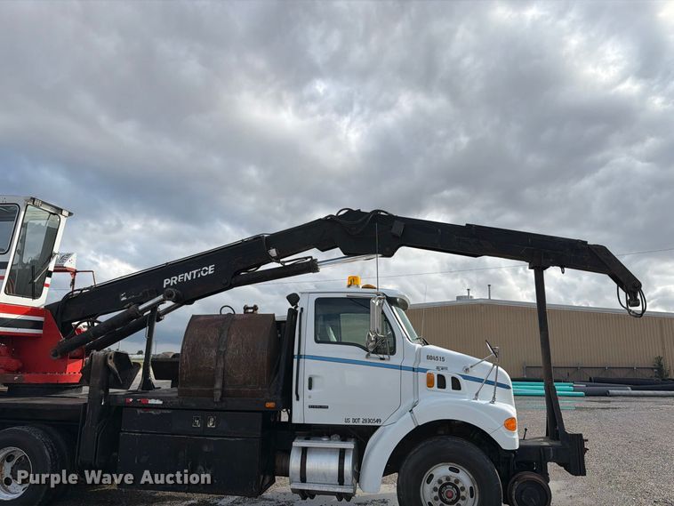 image for item FT6482 2000 Sterling L7500 grapple truck