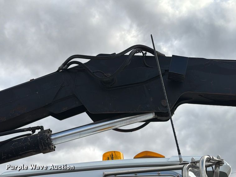 image for item FT6482 2000 Sterling L7500 grapple truck