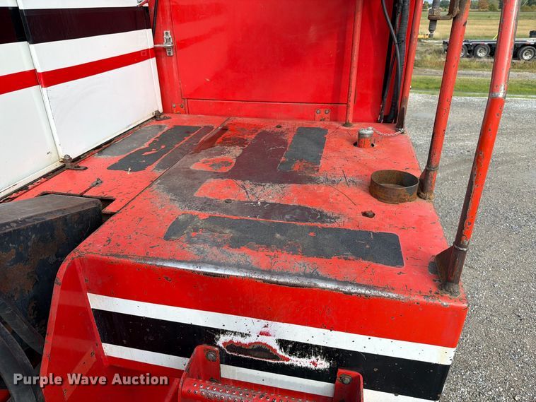 image for item FT6482 2000 Sterling L7500 grapple truck